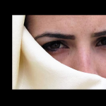 La-femme-avec-le-voile-traditionnel-tunisien-1050