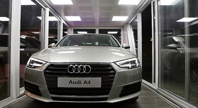 - Audi-On-Tour-2016-pour-la-1ère-fois-en-Afrique-un-Terminal-mobile-expose-l’Audi-A4-à-la-Marina-de-Yasmine-Hammamet-3