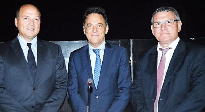 - air_france_tunis-photo-de-g-à-d-Denis-Hasdenteufel-Claude-Maire-et-Nicolas-Delaporte