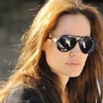 – 1ère-apparition-d’Angelina-Jolie- depuis-son-divorce-toujours-aussi maigre-avec-ses-enfants-et-sans-alliance-0