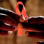 – Malgré-les-effrayantes-statistiques-de-contamination- il est-réaliste-d’envisager-la-fin-de-l’épidémie-du-sida-