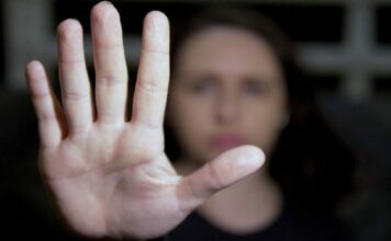 Les programmes de lutte contre la violence envers les femmes sont au bord du gouffre