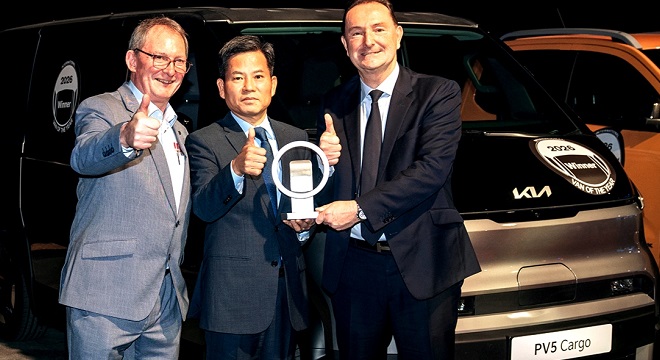 le-kia-pv5-remporte-le-titre-de-international-van-of-the-year-2026-03